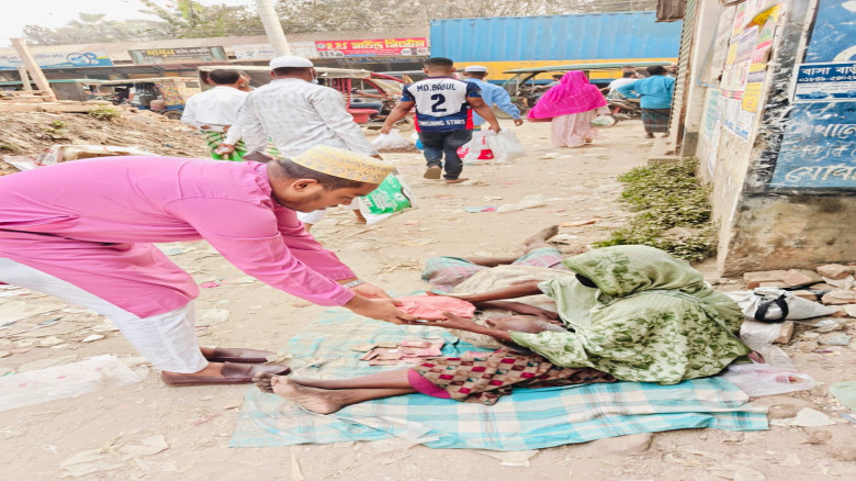 শ্রীপুর গরিব ও অসহায় মানুষের পাশে ছাত্রদল নেতা রিফাত বেপারী